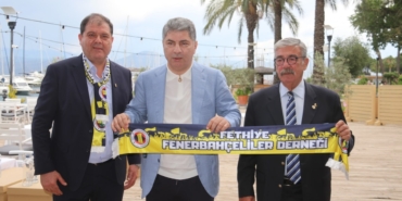 1779985207_aa202605284151935141519345fenerbahcebaskanadayihakansafifethiyedekongreuyelerivetaraftarlarlabulustu.jpeg