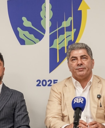 1780592766_aa202606044157925741579251fenerbahcekulububaskanadayihakansafibursadakongreuyeleriylebirarayageldijp.jpeg