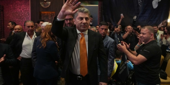1780600088_aa202606034157116641571163fenerbahcekulububaskanadayihakansafiankaradakikongreuyeleriylebirarayageld.jpeg