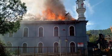 564-yillik-cami-cayir-cayir-yandi-eelCMVqe.jpg