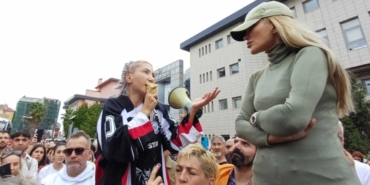 gebzede-tepkiler-cig-gibi-buyuyor-hande-yener-ve-seren-serengilden-protesto-1JhRS3lu.jpg