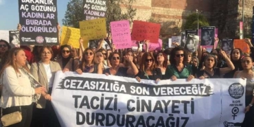 kadinlar-her-gun-pesi-pesine-hunharca-katlediliyor-iktidar-korumuyor-izliyor-aiQTWBP4.jpg
