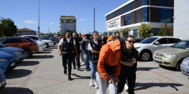 kirklarelinde-bir-anne-uyusturucu-ticareti-yapmakla-suclanan-oglunu-polise-teslim-etti-AuJxeCzC.jpg