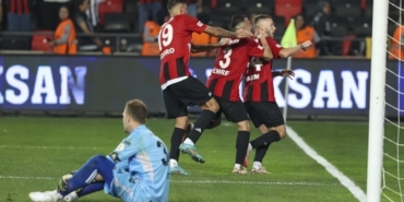 maximin-golune-engel-olamadi-besiktas-904te-3-puandan-oldu-Ga2TZLgH.jpg