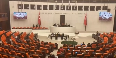 mecliste-narin-guran-ve-kadin-cinayetleri-eylemi-Ag8bvOdZ.jpg