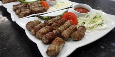 sosyal-medya-yikiliyor-kiymasinda-domuz-eti-cikan-unlu-kofteci-zinciri-kim-QxfrVHHS.jpg