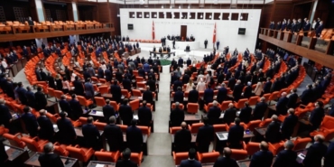 tbmmde-yeni-oturma-plani-iki-parti-yer-degistirecek-PXHGNfrA.jpg