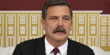 tipten-ozgur-ozele-tepki-bu-tavri-hic-dogru-bulmuyorum-lyGuRPV7.jpg