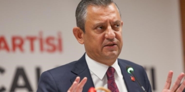chp-genel-baskani-ozgur-ozel-yoksullarin-cocuklari-hayata-geriden-basliyor-uXAZqqGp.jpg
