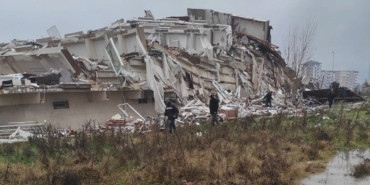 depremde-56-kisiye-mezar-olmustu-nilufer-apartmani-davasinda-yeni-gelisme-belediye-baskani-dahil-9-6H5ZNl5e.jpg