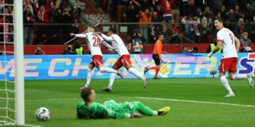 dominik-livakovic-kirmizi-kart-gordu-fenerbahceliler-polonya-hirvatistan-macina-damga-vurdu-AXRNtqy6.jpg