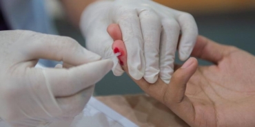 dunyada-dustu-turkiyede-artti-hiv-vakalari-kadinlar-ve-genclerde-firladi-T37tJ9jB.jpg