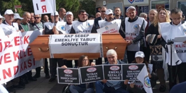 emeklilerden-tabutlu-eylem-9fqFbetJ.jpg