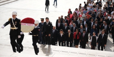 genc-partinin-yeni-yonetimi-anitkabirde-j7gVEe9J.jpg