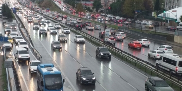 istanbul-kizardi-haftanin-ilk-gunu-trafik-sos-verdi-77hVCIri.jpg
