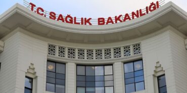 saglik-bakanligi-butcesini-yurt-disina-akitmis-ffaMPvRP.jpg
