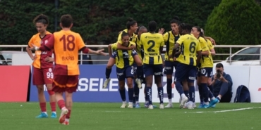 sari-lacivertliler-6da-6-yapti-dev-derbide-zafer-fenerbahcenin-fWbgy3Q4.jpg