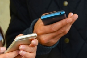 sarji-en-uzun-giden-akilli-telefonlar-belli-oldu-priz-yuzu-gormuyorlar-LEh3BBGx.jpg