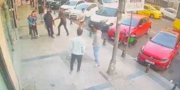 beyoglu-karisti-polis-ekiplerine-silah-cekti-pae5pIDV.jpg