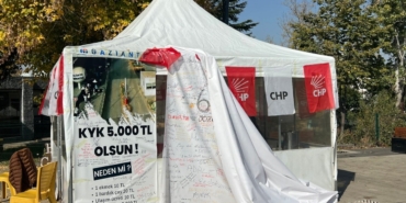chp-standina-saldiri-yapildi-mhp-yazilip-uc-hilal-cizildi-FphbNeNH.jpg
