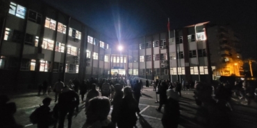 cocuklar-okula-karanlikta-ve-ac-gidiyor-WY2Bn2DC.jpg
