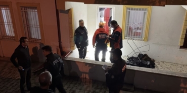 ispartada-bir-ogrenci-yurdunda-cakmak-gazi-tupleri-patladi-1-ogrenci-yaralandi-n8ReC3Ot.jpg