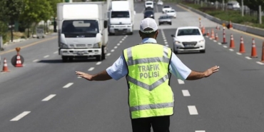 istanbulda-yarin-trafige-cikacaklar-dikkat-pazar-gunu-bu-yollar-kapali-kdMZyJHD.jpg