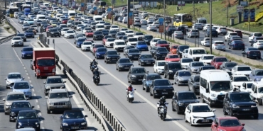 motosiklet-satisi-otomobili-golgesinde-birakti-ST8DSbIP.jpg