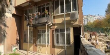 54-yillik-binaya-kacak-balkon-metal-boruyla-destek-LcLFRgrK.jpg