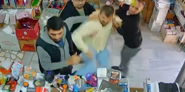 avcilarda-maytap-kavgasi-yumruklar-havada-ucustu-nztDqs6W.jpg