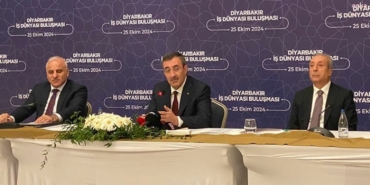 cevdet-yilmaz-diyarbakirda-is-insanlarina-seslendi-teror-demokrasinin-de-kalkinmanin-da-dusmanidir-MaHA4JyS.jpg