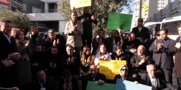 chp-heyeti-esenyurt-belediyesi-onunde-mucadelemizi-surdurecegiz-crgxE9zn.jpg