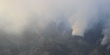 denizlide-yangin-sonmuyor-arazinin-sarp-ve-kayalik-olmasi-nedeniyle-Z3EbVpJA.jpg