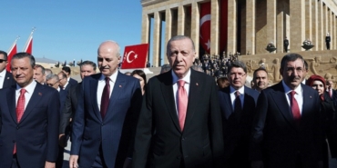 devlet-erkani-anitkabirde-L56tWzit.jpg
