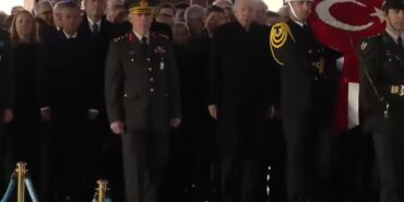 devlet-erkani-anitkabirde-dEmbnhlc.jpg