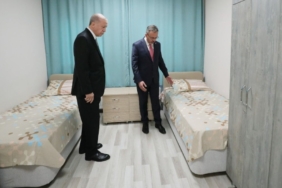 dort-ogrenciye-bir-yatak-dusuyor-LcDVfIkP.jpg