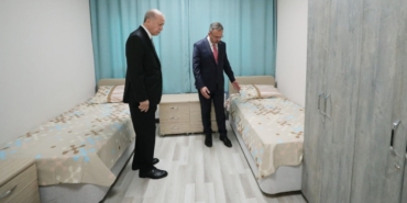 dort-ogrenciye-bir-yatak-dusuyor-LcDVfIkP.jpg