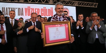 hatayin-akpli-belediye-baskanindan-2-milyonluk-lokum-ihalesi-K8Vtpiic.jpg