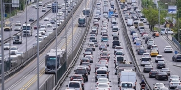 istanbulda-trafik-yogunlugu-yuzde-70in-uzerine-cikti-mx4uOUOh.jpg