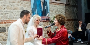 nikah-memurlari-filmlere-konu-olabilecek-anilarini-anlatti-iZNBNaFB.jpg
