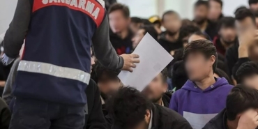 izmirde-18-kacak-gocmen-yakalandi-113-kacak-gocmen-kurtarildi-MzLmY7mP.jpg