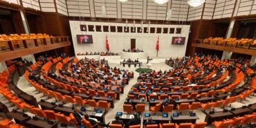 mecliste-yangin-faciasi-tartismasi-akpden-akilalmaz-savunma-5Pk9sr3b.jpg