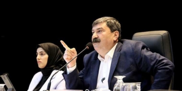 mhp-siradaki-kayyum-isareti-yapmisti-chpli-belediye-baskanindan-ac-tavuk-benzetmesi-CjbwPVdi.jpg