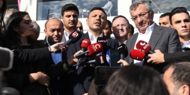 ozgur-celik-saat-vererek-duyurdu-chpnin-esenyurtta-adalet-nobeti-basliyor-PtWqJSxT.jpg