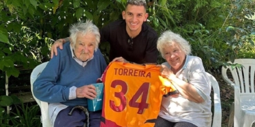sosyalist-lider-galatasarayli-oldu-IppuALbg.jpg