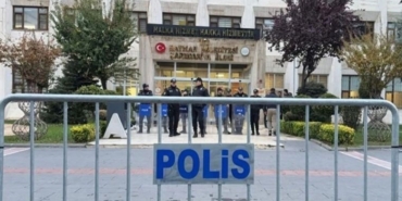 turkiye-barolar-birliginden-kayyum-tepkisi-icisleri-bakanligi-karardan-derhal-vazgecerek-belediye-baskanlari-gorevlerine-iade-yZ9FJwMO.jpg