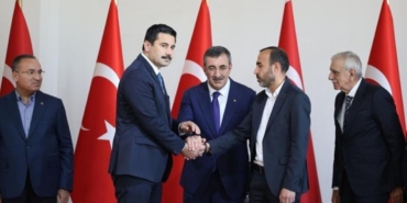 yerine-kayyum-atanan-ahmet-turk-1-hafta-once-cevdet-yilmaz-ve-ust-duzey-devlet-Wqy2GEf5.jpg